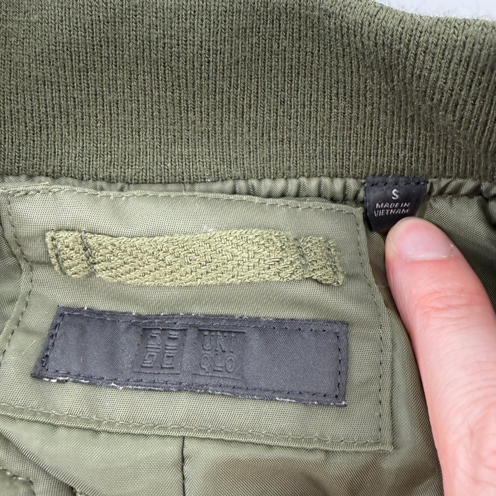Uniqlo MA-1 Bomber Jacket Olive Green Men S Nylon Ribbed Collar Full Zip Pocket - Picture 5 of 7